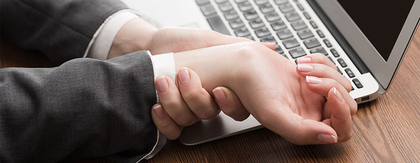 Patient suffering from Carpal Tunnel Syndrome in need of chiropractor in Cumming